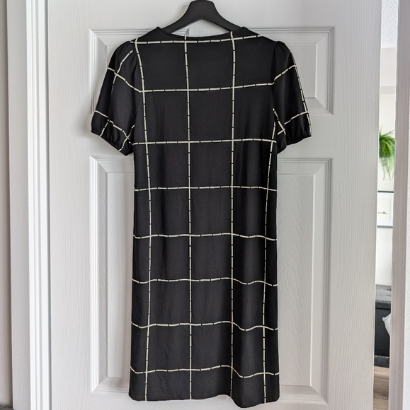 NWT Black and White T-shirt Dress with little puff sleeves Size XS - Picture 2 of 3